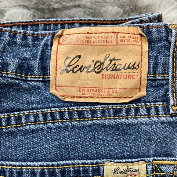 4/$20 Levi Strauss Medium Wash Low Rise Bootcut Jeans 11 Juniors - Picture 2 of 7